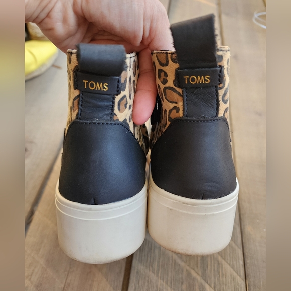 Toms Black Leopard Print Slip-On Sneakers Booties Sz 7.5 - Picture 3 of 9